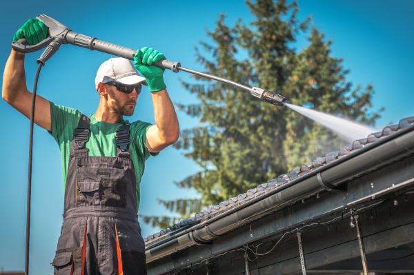 Gutter Washing in Chico